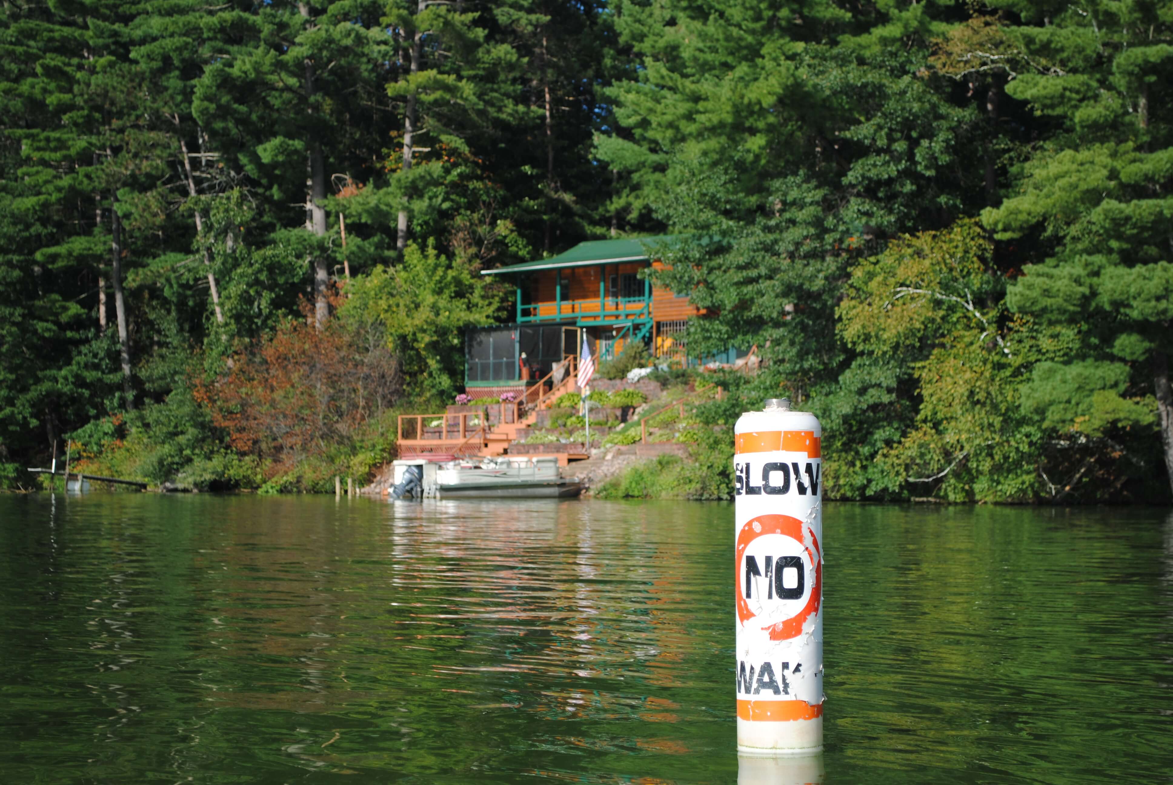 Picture of a cabin on the lake
